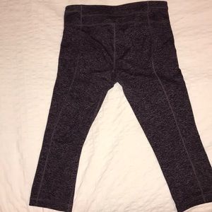 Under Armour cropped leggings